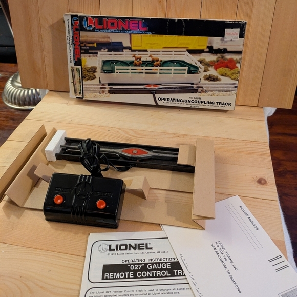 Lionel Operating Uncoupling Track Pre-owned - Picture 7 of 10